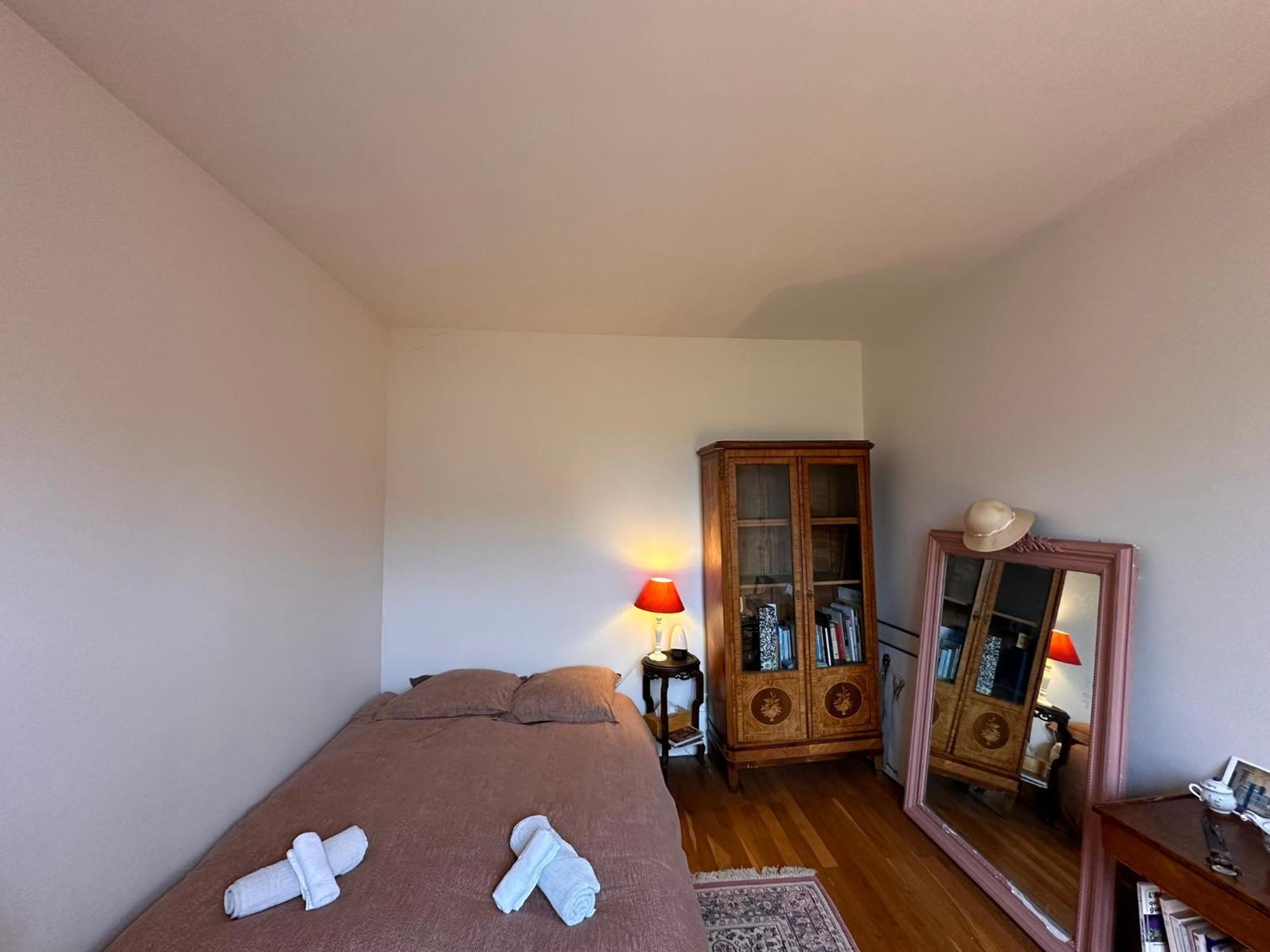 *countryside In Town * Close To Paris* Holiday home *