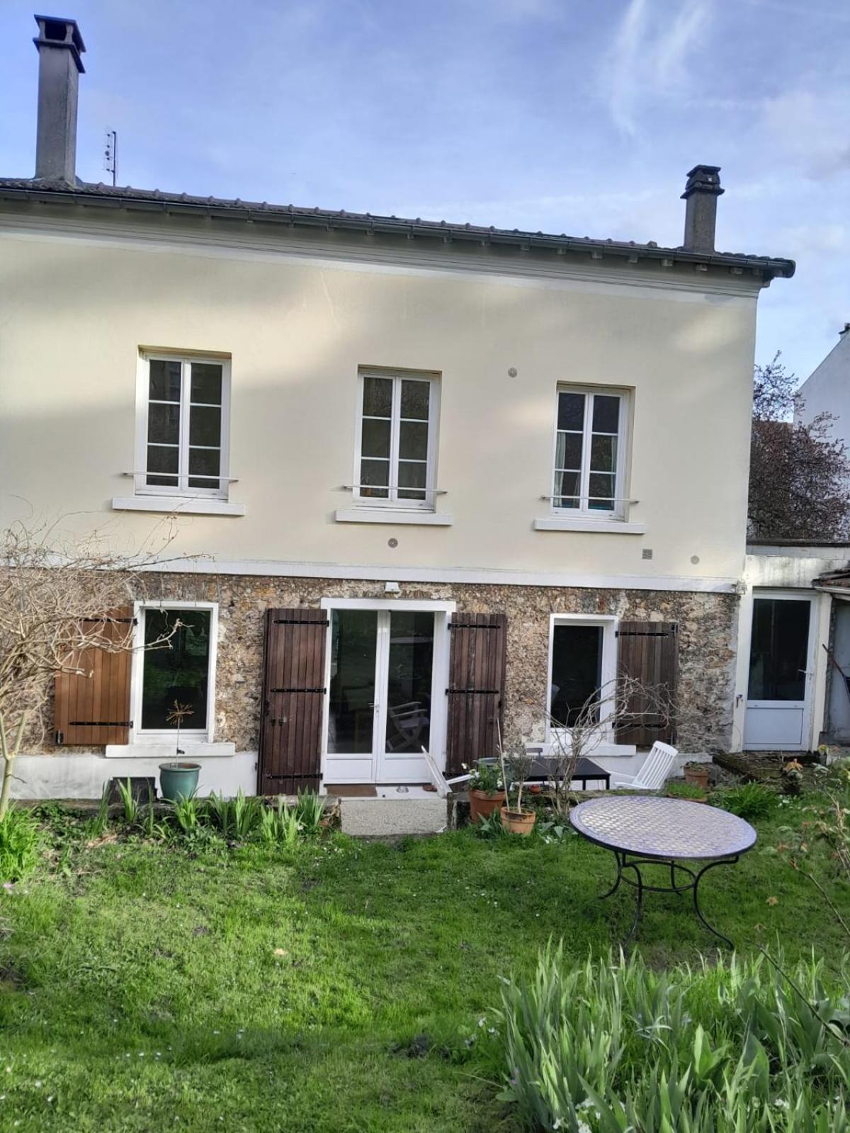 *countryside In Town * Close To Paris* Holiday home